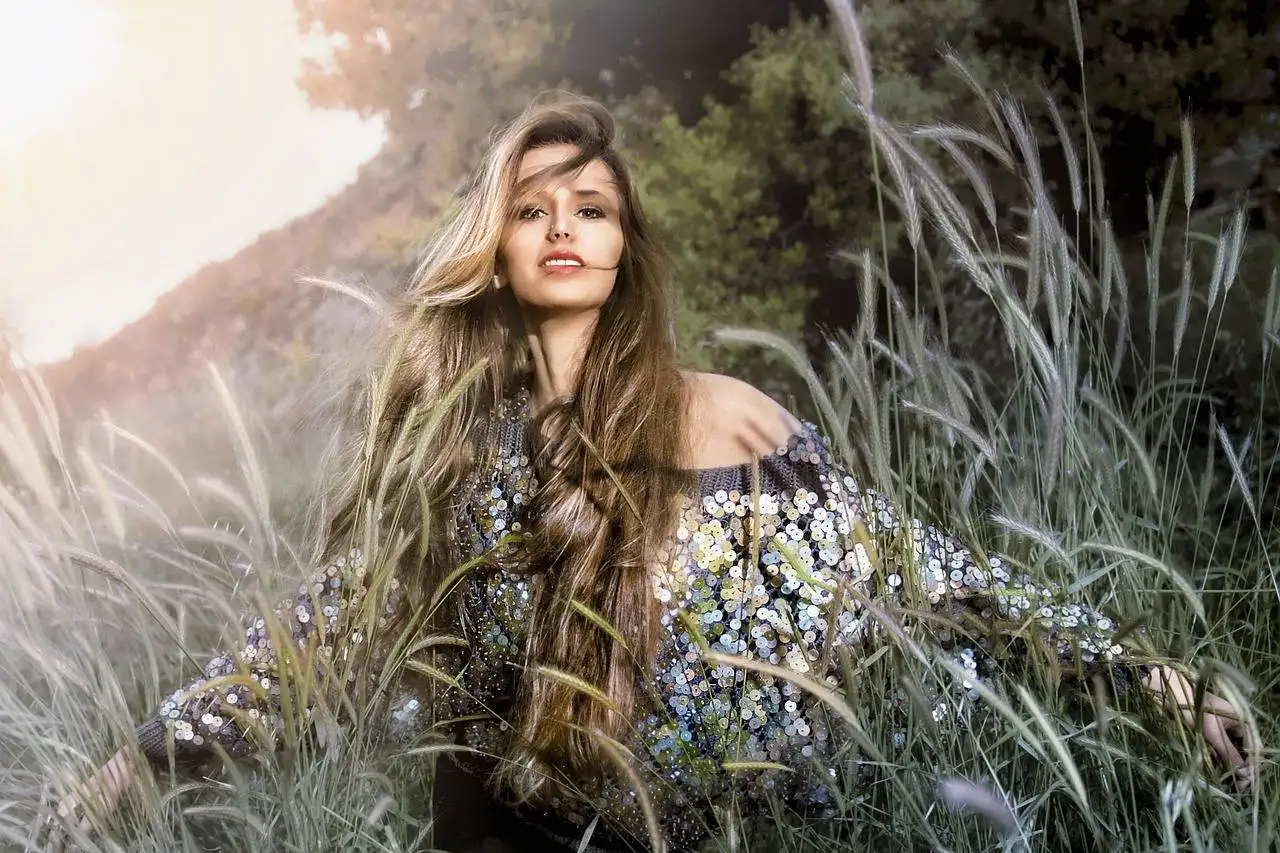 The Influence of Art Movements on Fashion Design: From Bauhaus to Postmodernism